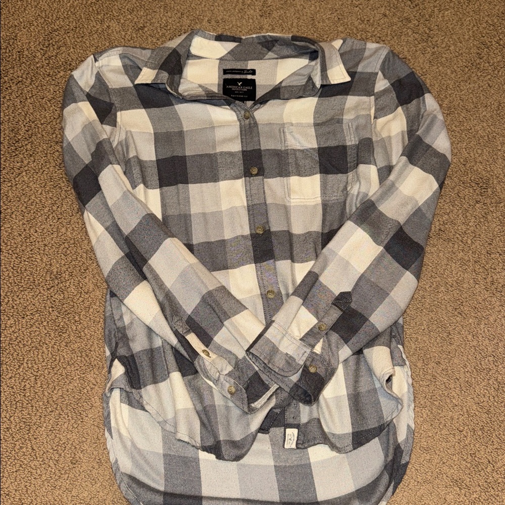 American Eagle Outfitters Gray and Cream Plaid Shirt
